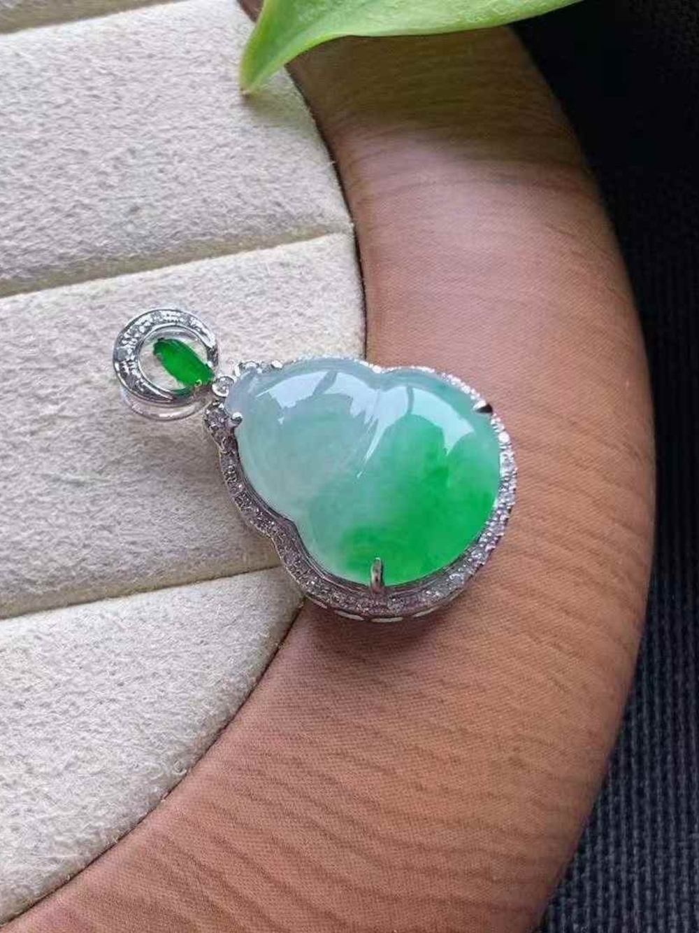 Floating Green Jade Mini Gourd Pendant with 18k Gold Clasp Cerified Tpye A